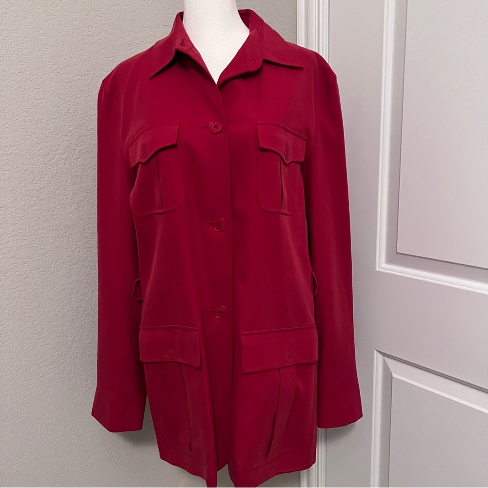 Lauren Ralph Lauren women’s red buttoned blazer It’s two big for me. Fits 12-14.